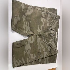 Levis 711 Skinny camo jeans size 31